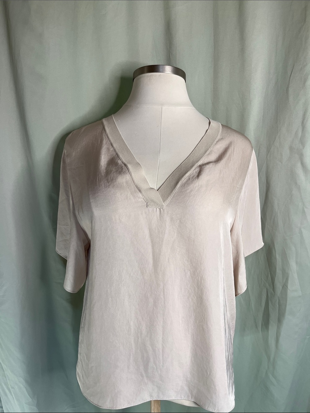 Vince V-Neck Short Sleeve Top in Light Cream Large